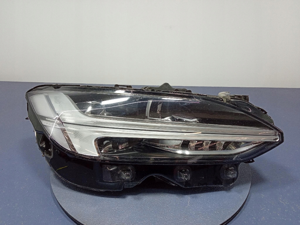 фото №1, Volvo v90 s90 ii фара правый перед лампа передняя eu 31655747