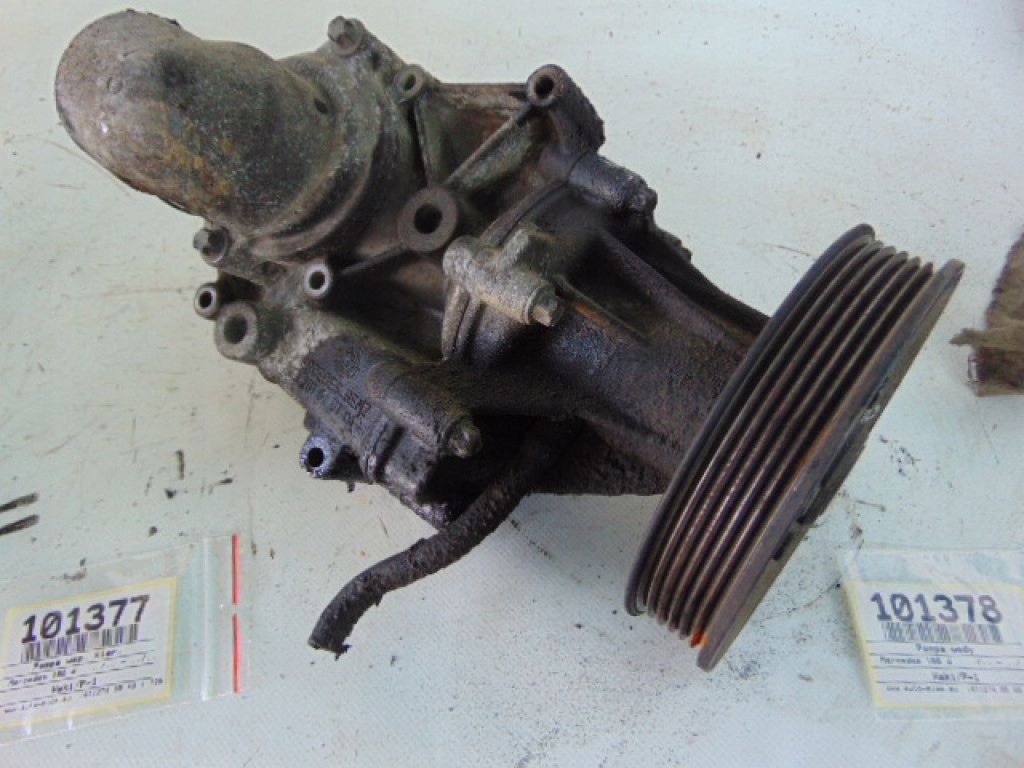 Купить Mercedes 108 d насос воды ---