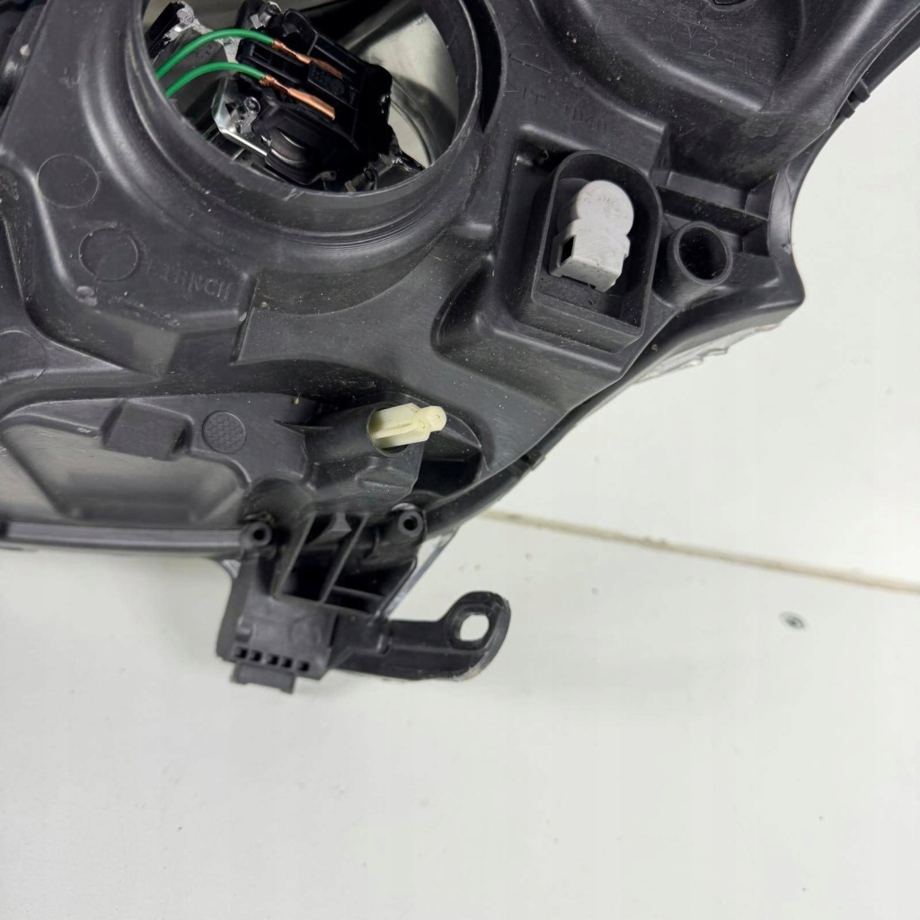 Peugeot 208 i лампа фара правая перед передняя оригинальный номер 89905648 Киев