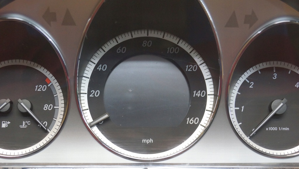 фото №5, Счетчик приборы mercedes w204 a2049004402