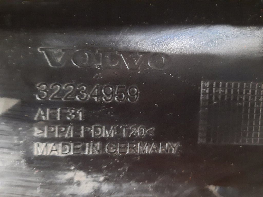 фото №7, Volvo xc60 ii 17- решётка бампера перед передняя 32234959