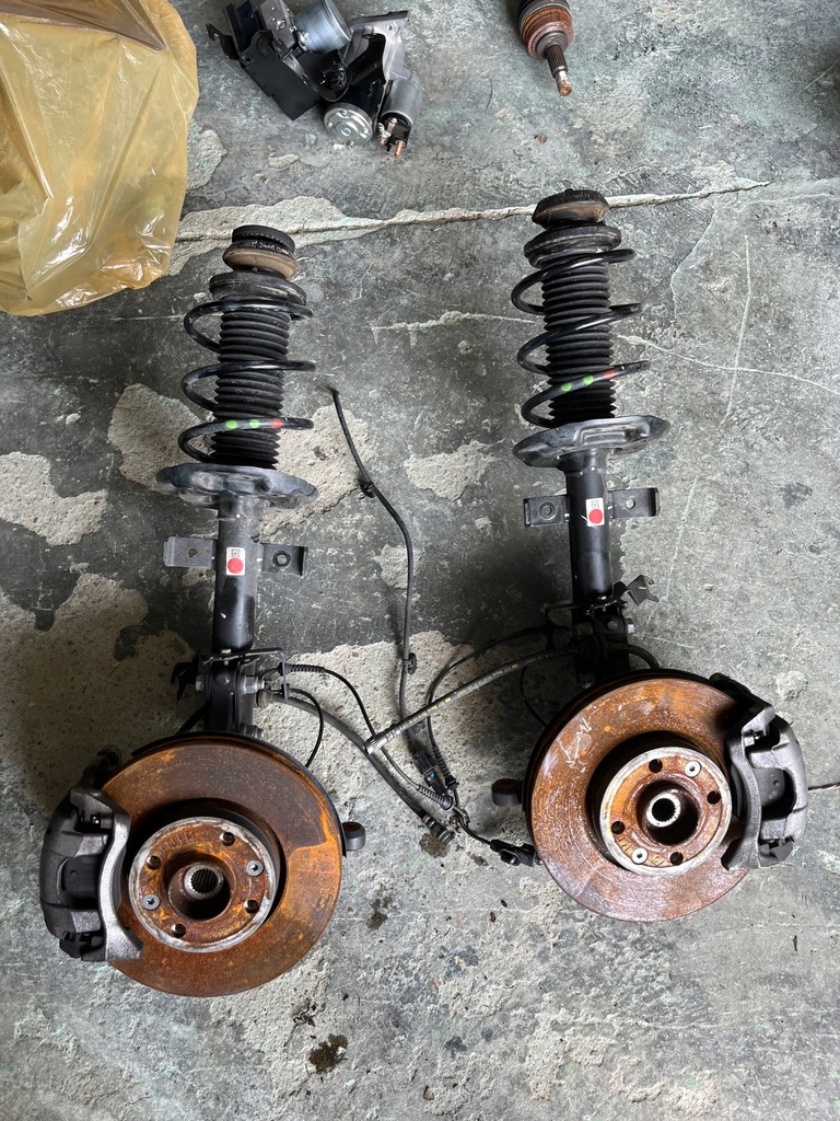 фото №1, Renault clio v - амортизационная стойка правый