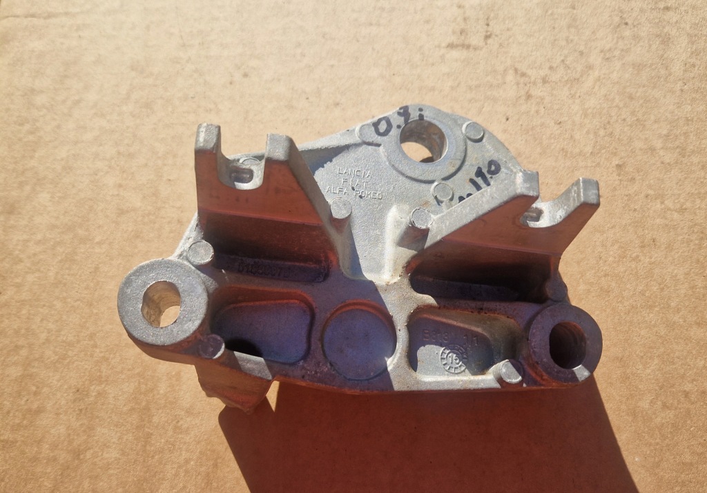 фото №1, Alfa romeo mito fiat punto 0.9 кронштейн двигуна кронштейн кронштейн 51889975