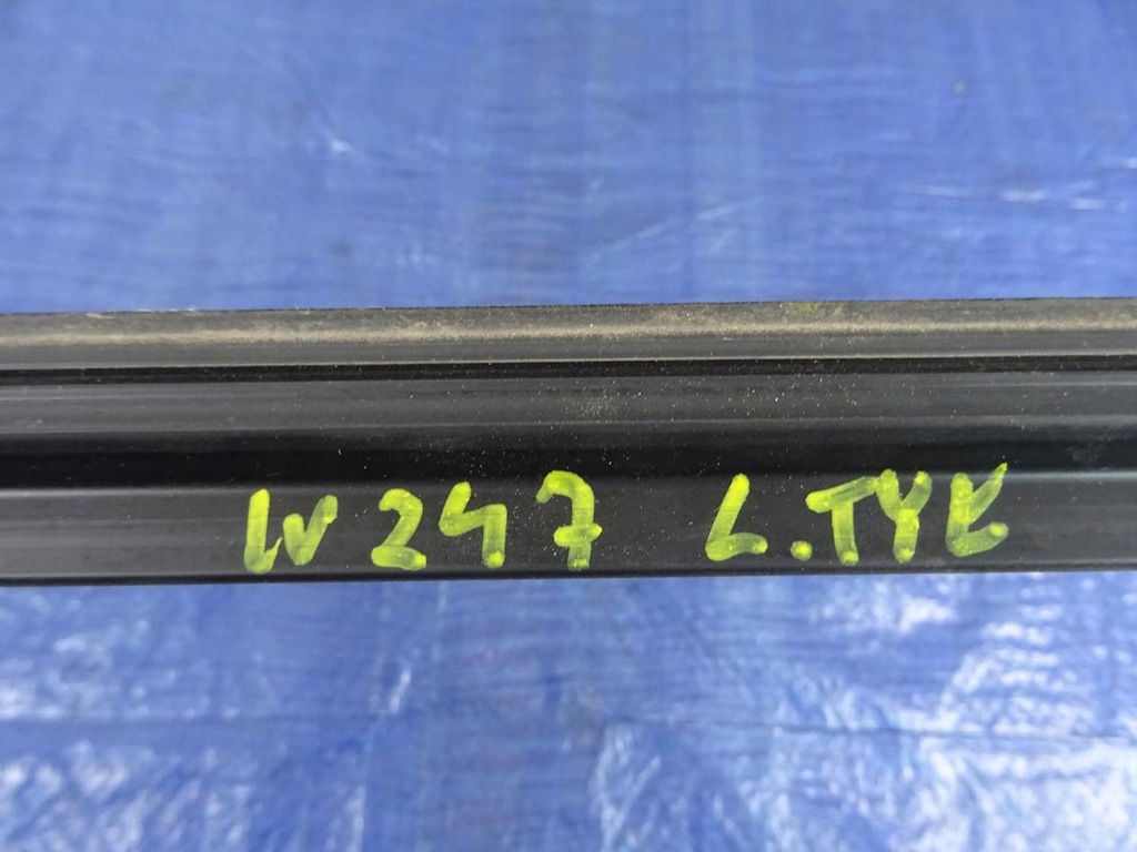 фото №4, Молдинг ущільнювач двері mercedes w247 ліва задня