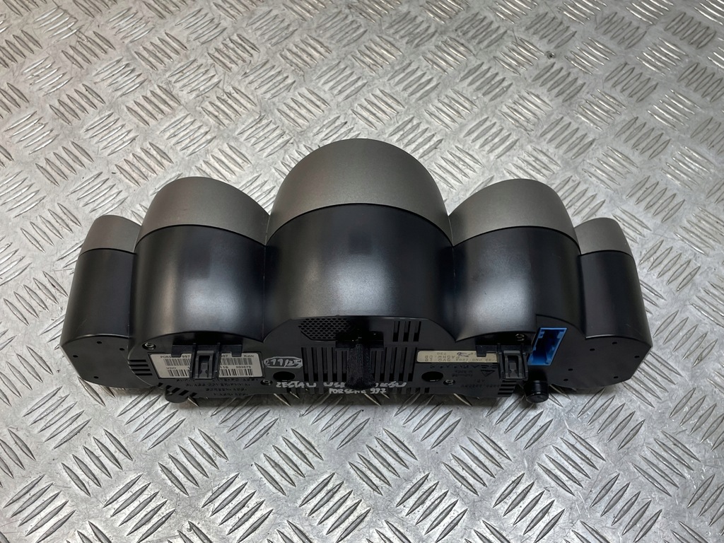 фото №12, Porsche оригинальный номер 99764111520 911 997 набор индикаторов спидометр