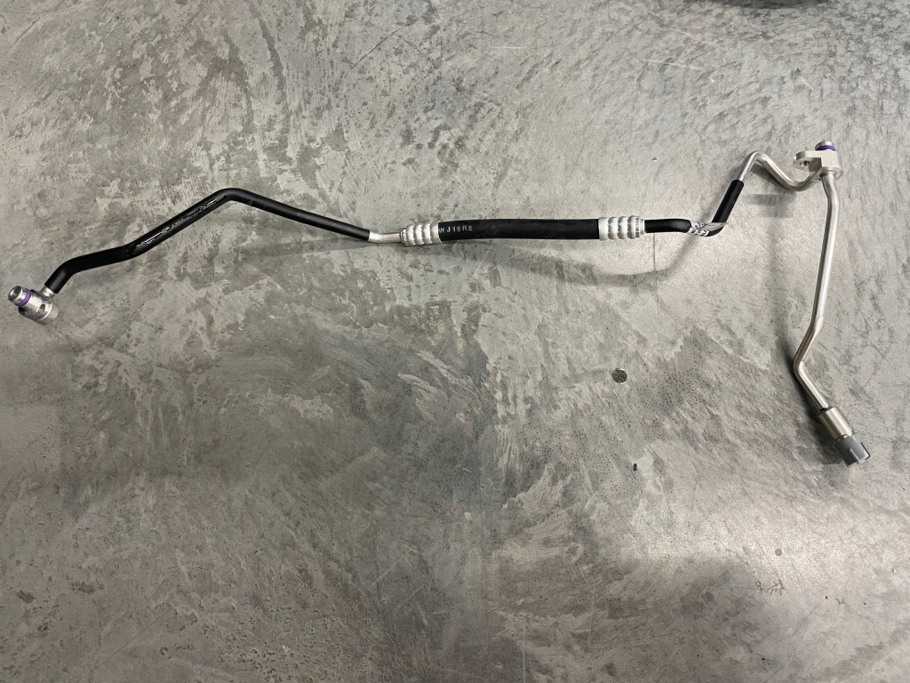 фото №1, Шланг кондиционера a5 8w 8w1816720g оригинал