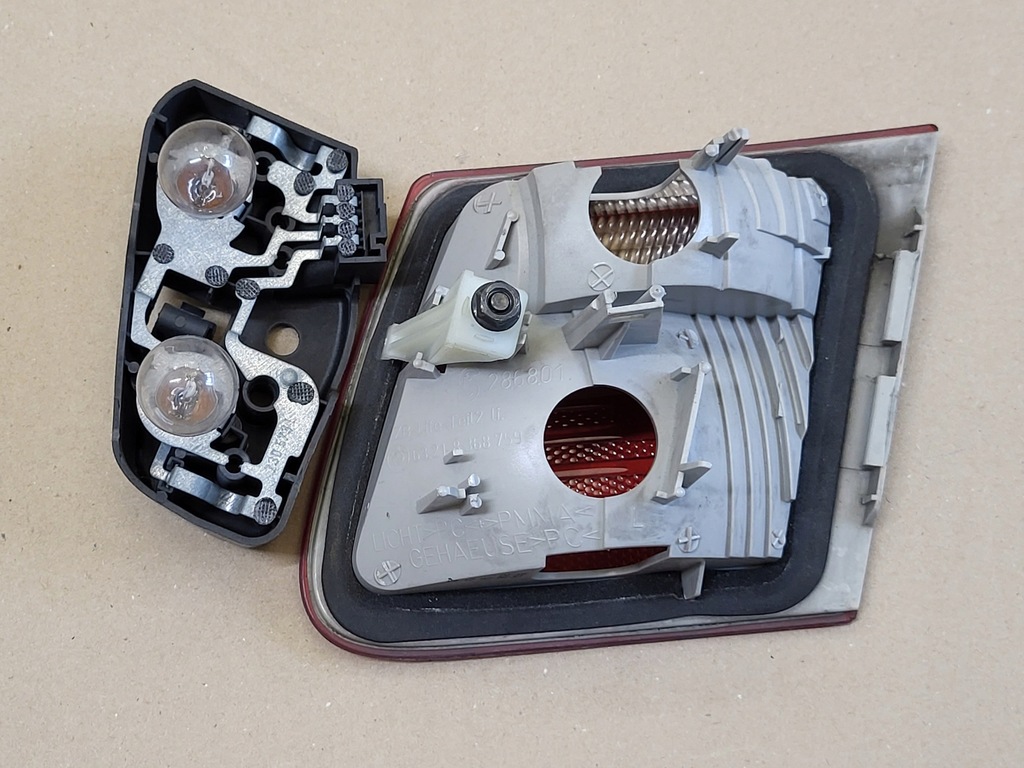 фото №11, Лампа w крышка задняя левая задняя bmw 3 e46 комплектная вкладыш оригинальный номер eu