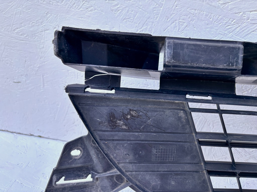 фото №12, Renault megane iii 3 решётка средняя бампера 622540001r