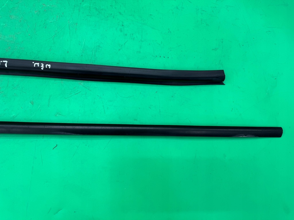 фото №4, Молдинг дверь уплотнитель левая наружная + внутренняя volvo c30 06-