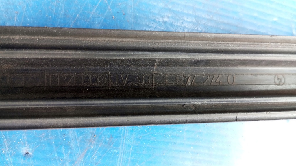 Молдинг дверь правый  перед 19772740 bmw 3 e36 купе кабриолет Киев