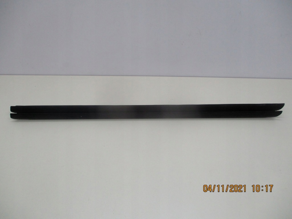 фото №1, Bmw 1 f40 молдинг уплотнитель дверь левый перед