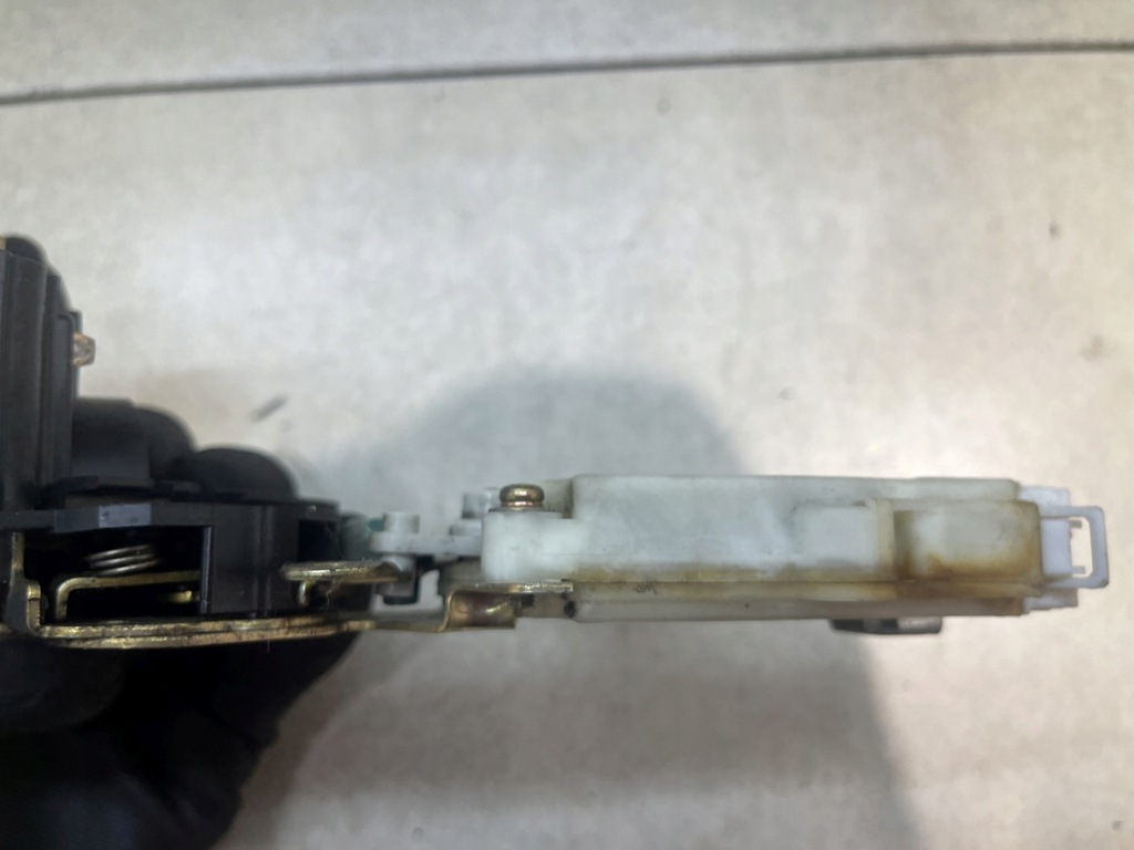 фото №7, Замок дверь правый перед nissan almera n16 8055261u66