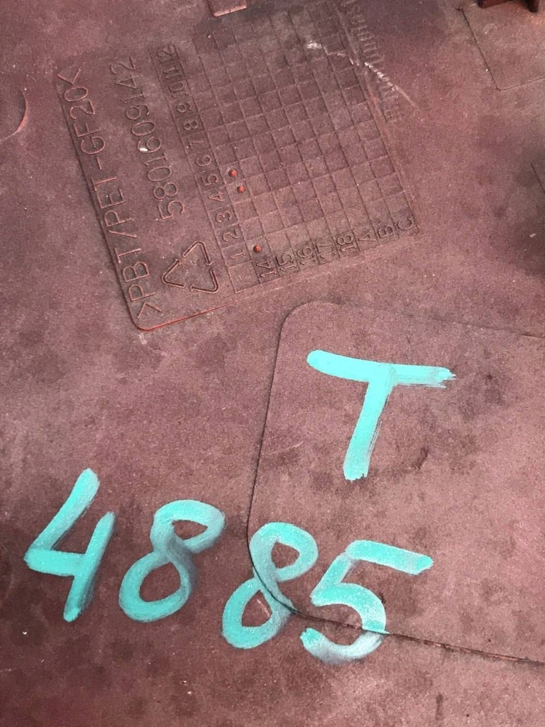 фото №9, Iveco eurocargo 130 10- заглушка бампера права 504273184