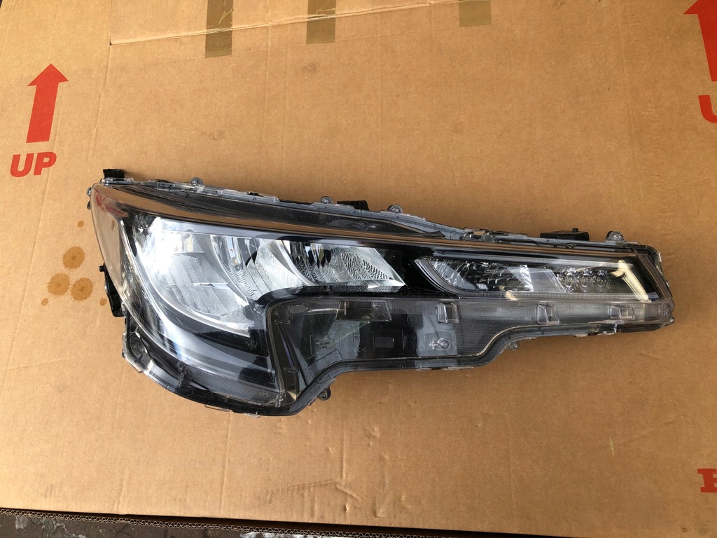 фото №1, Toyota corolla e21 hb лампа перед права full led