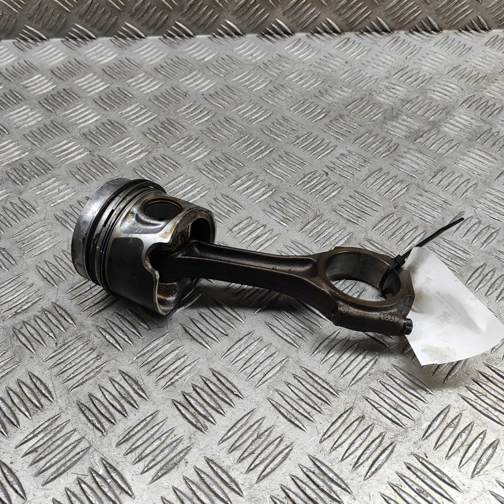 фото №1, Volkswagen passat b6 2008 поршень