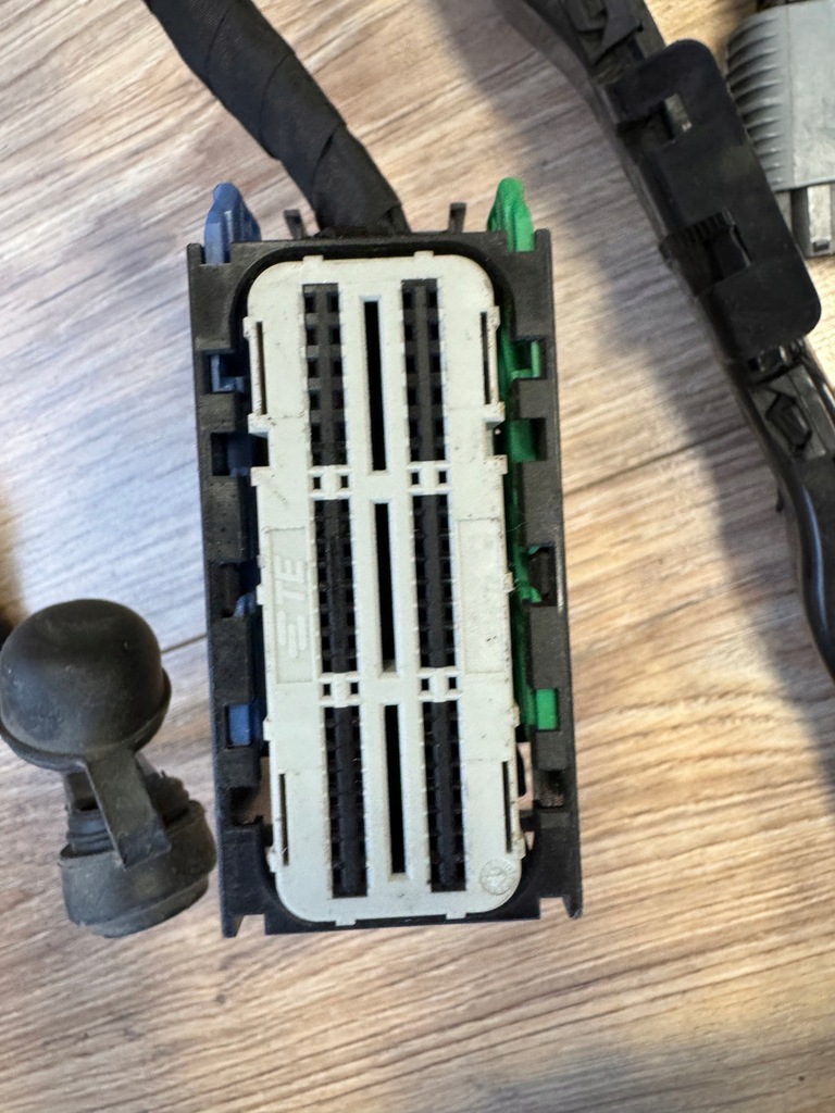 фото №13, Dodge challenger charger srt коробка na запобіжники проводка роз'єми 2015+