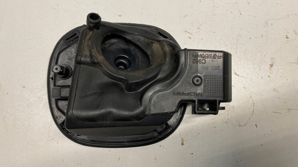 Fiat 500x кришка заливної пального заливна горловина дизель Доставка