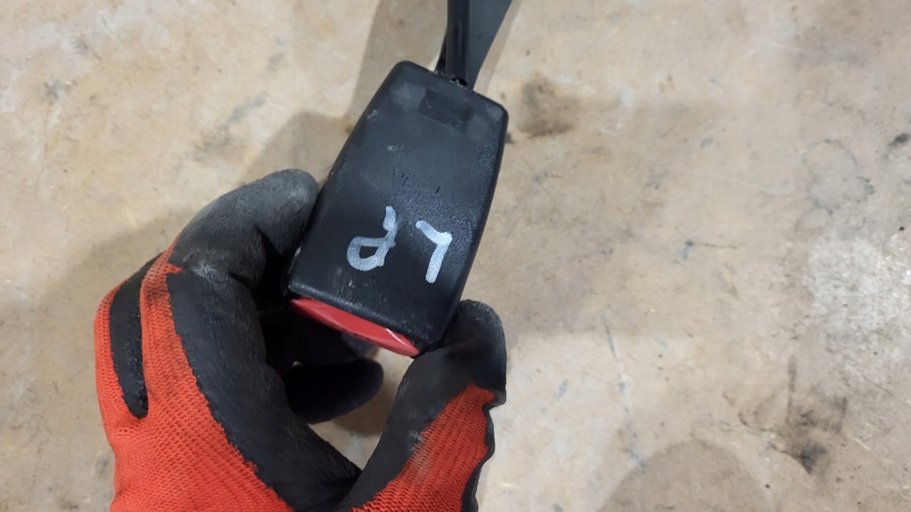 фото №3, Клипса поперечина левый перед mazda 5 cr 05-