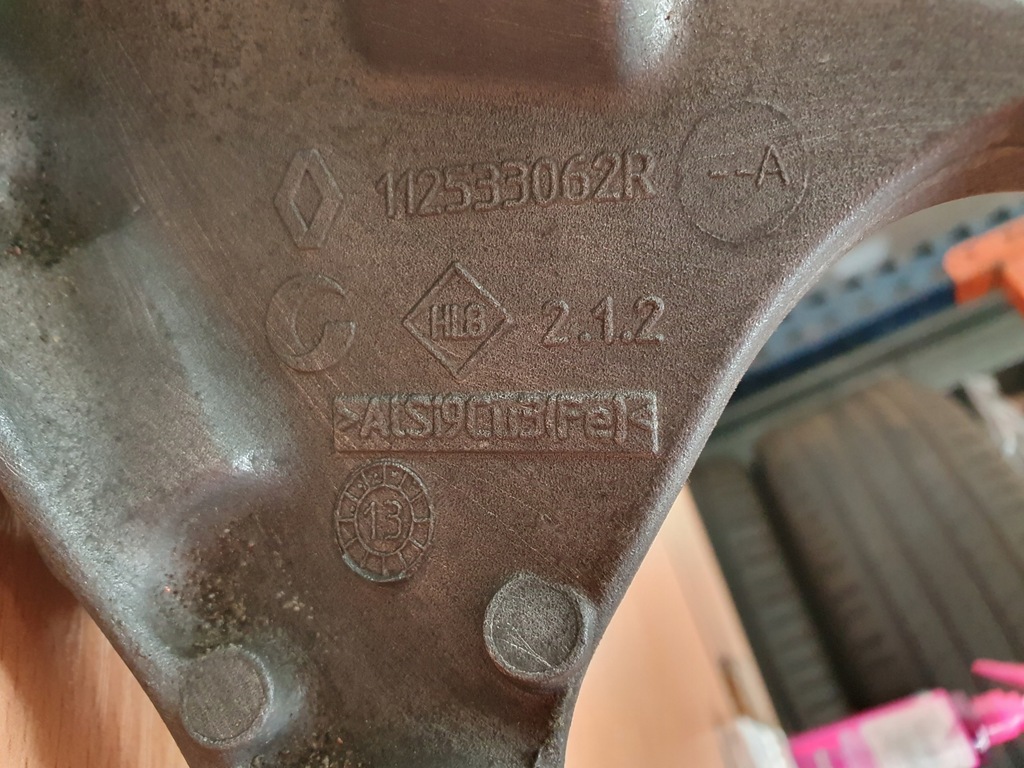 фото №9, Кронштейн подушка двигуна коробки 1.6 16v dacia duster i 112845226r 112533062r