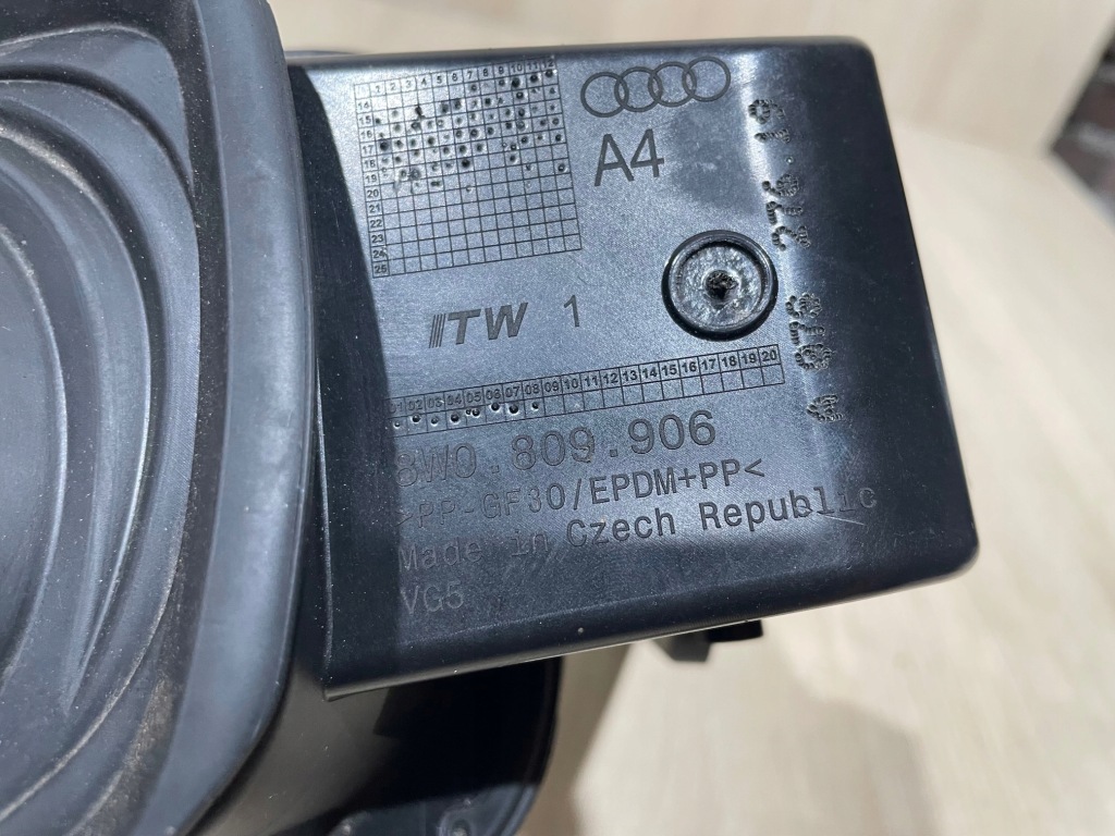 фото №4, Audi a4 b9 заливная горловина топлива 8w0809906