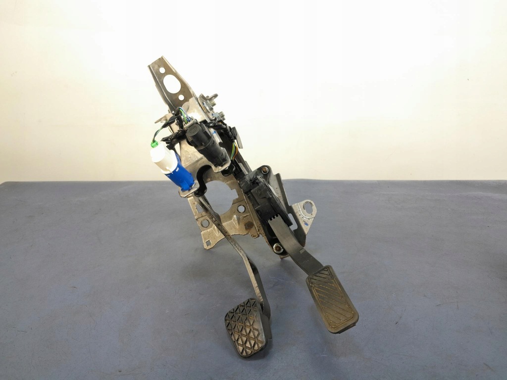 фото №1, Ford transit courier i педаль газа тормоза