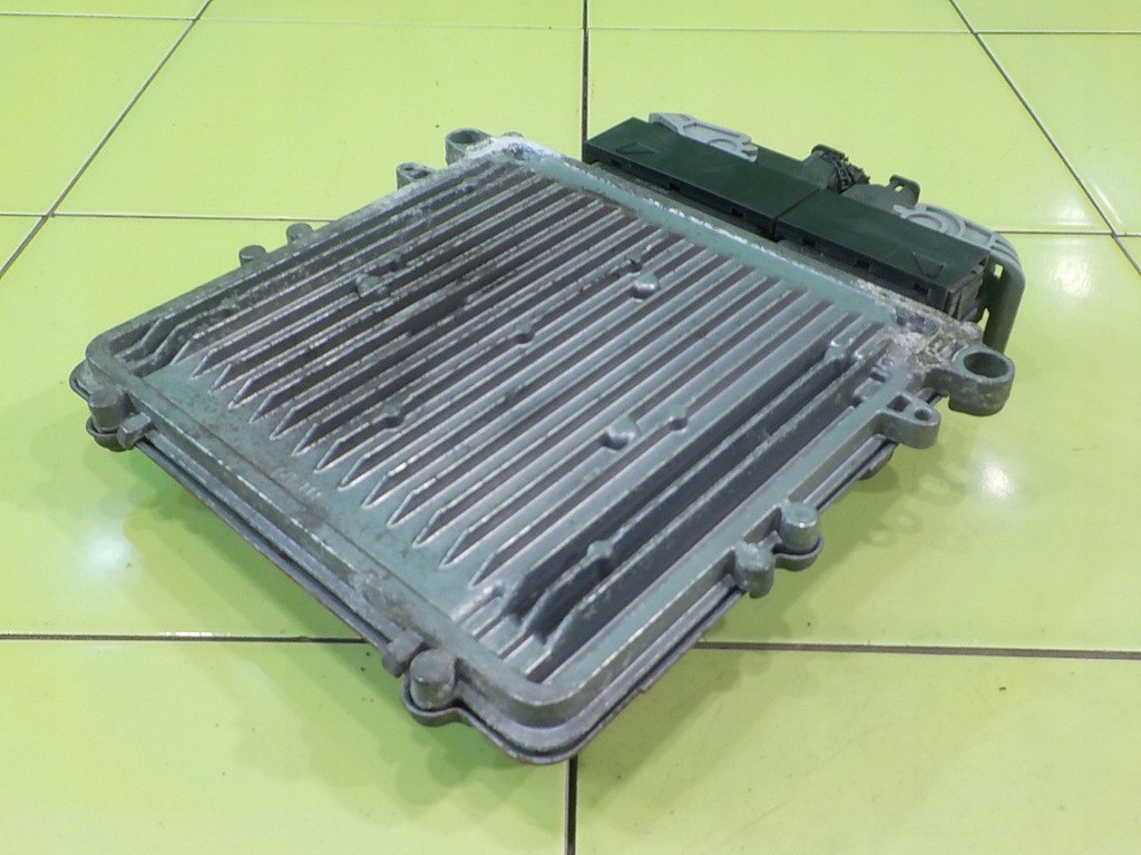 фото №5, Grand voyager v 2.8crd aut 08r 5d блок управления бортовой компьютер двигателя 0281014787