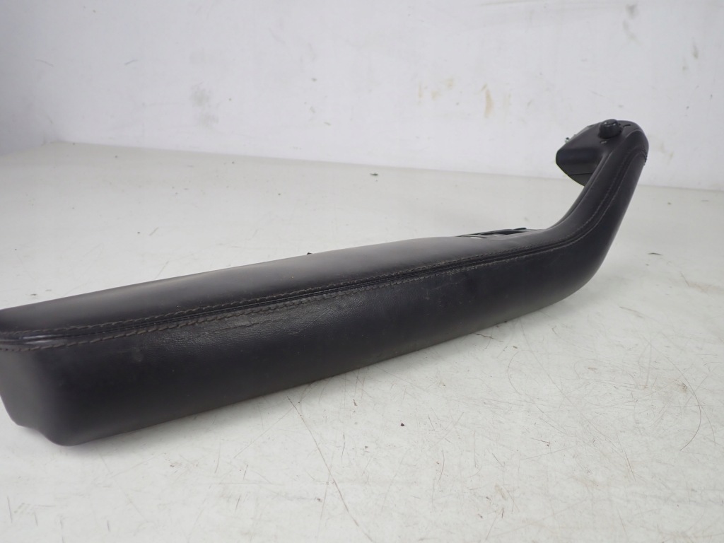 фото №4, Обшивка кронштейн ручка двері лівий перед audi s8 d3 5.2 fsi