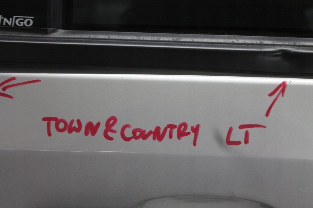 фото №8, Двері лівий задня задні voyager town country 07-16