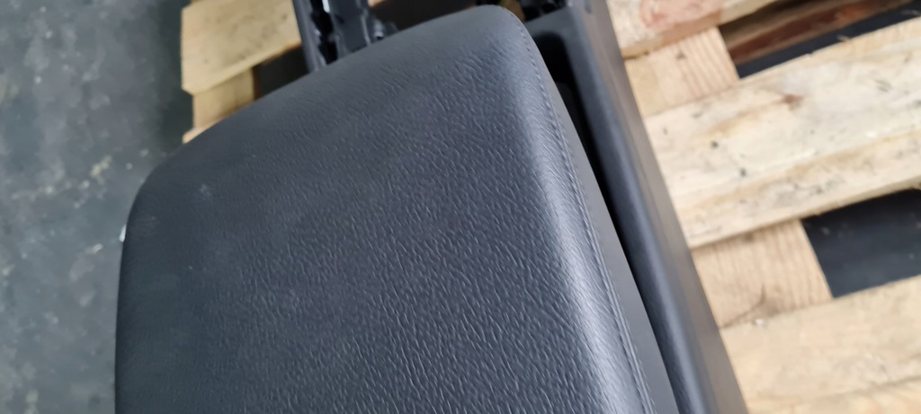 фото №10, Q5 80a sq5 підлокітник тунель середній зарядний пристрій індукційна led