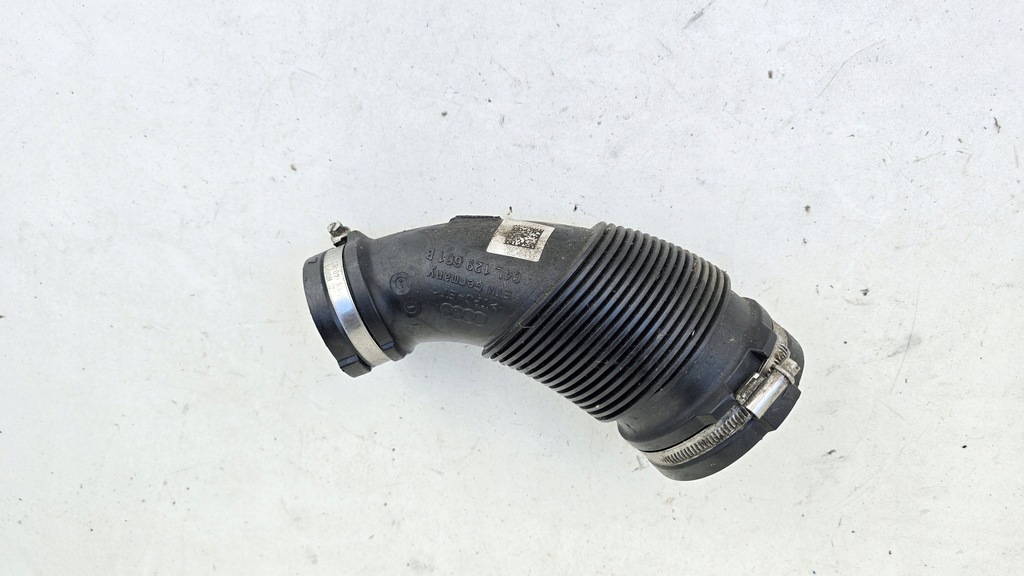 фото №1, Audi a4 b9 шланг труба повітря 04l129661b