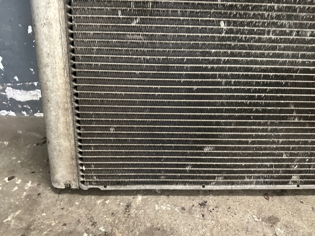 Радиатор воды audi a8 d3 4.2 tdi 4e0121251 Киев