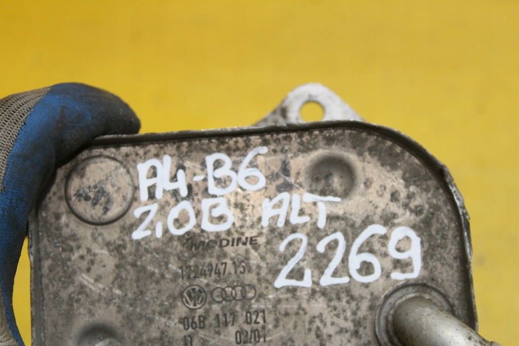 фото №8, Радиатор масла a4 b6 2.0 b 06b117021