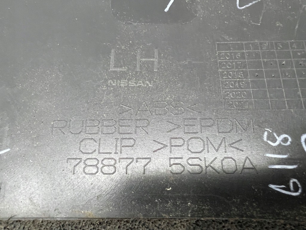 фото №8, Nissan leaf ii ze1 2018 задня сторона ліва молдинг заднього крила