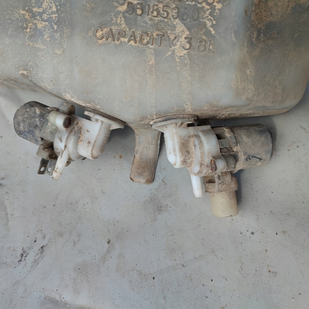 фото №4, Jeep cherokee zj 4.0 бачок омивача