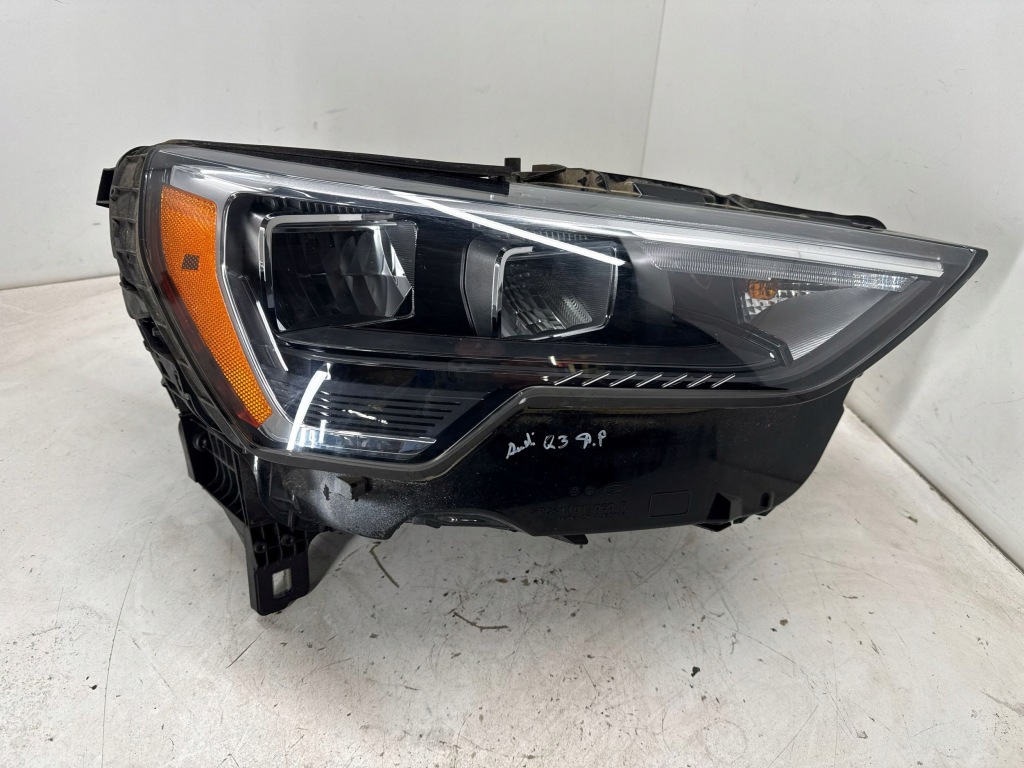 фото №1, Фара правая сторона audi q3 f3 83a941012b