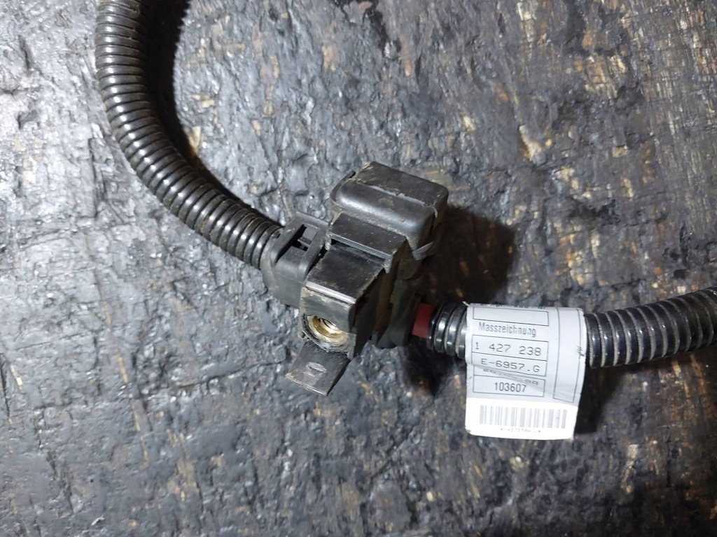 Шланг плюсовий генератора стартер bmw 5 e39 523i m52b25 1427238 Оригінал