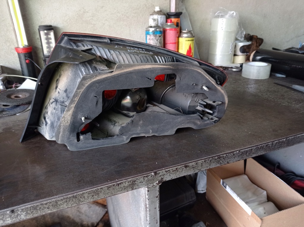 фото №5, Peugeot 407 sedan - лампа лівий задня