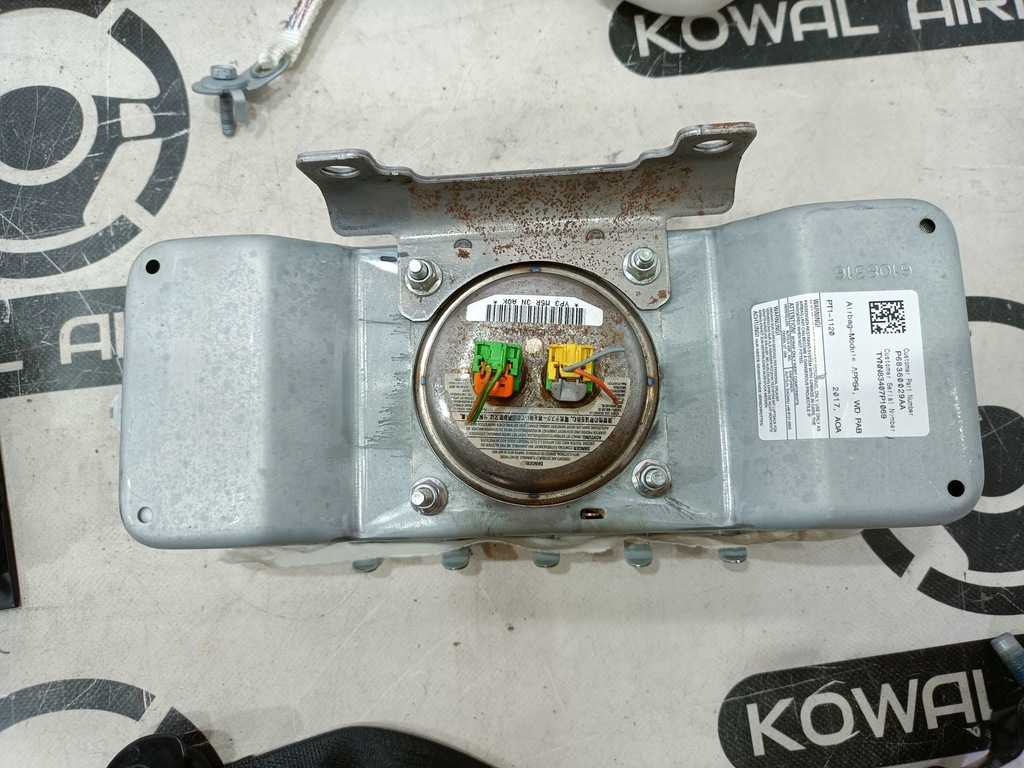 фото №11, Dodge durango srt панель приладів консоль подушка безпеки ремені