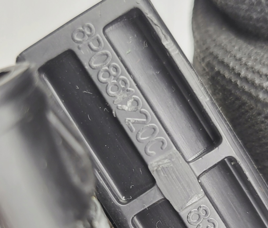 фото №5, Audi a6 c6 кронштейн підголівник передній перед 8p0881920b 8p0881920c