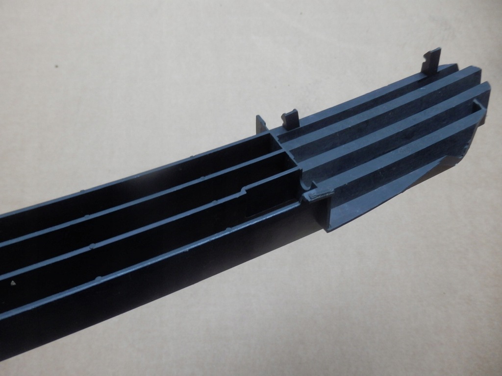 фото №8, Ford fiesta mk5 решітка середня бампер перед