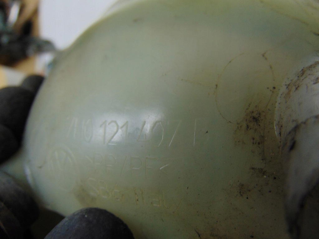 фото №10, Бак расширительный жидкость vw transporter t5 1.9 tdi 7h0121407