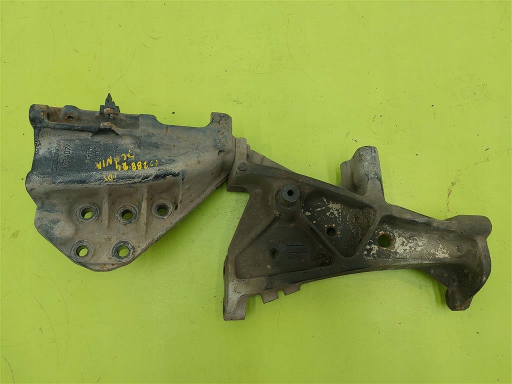 Купити Кронштейн правий комплект  scania 4 r r440 2004-2016r 1885222