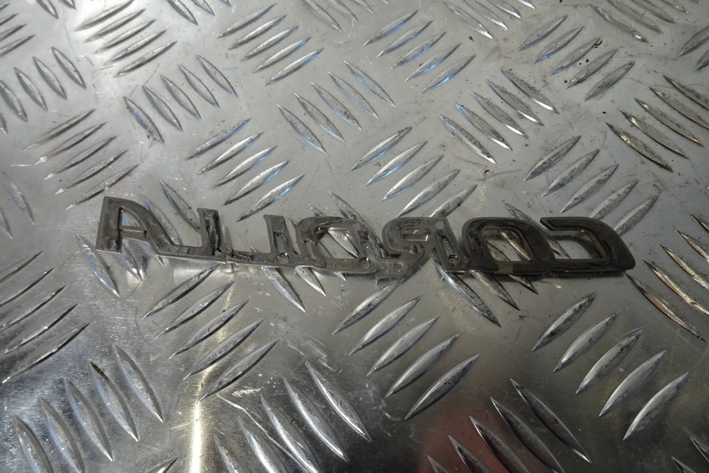 фото №2, Toyota corolla e21 sedan емблема logo кришки багажника 22-