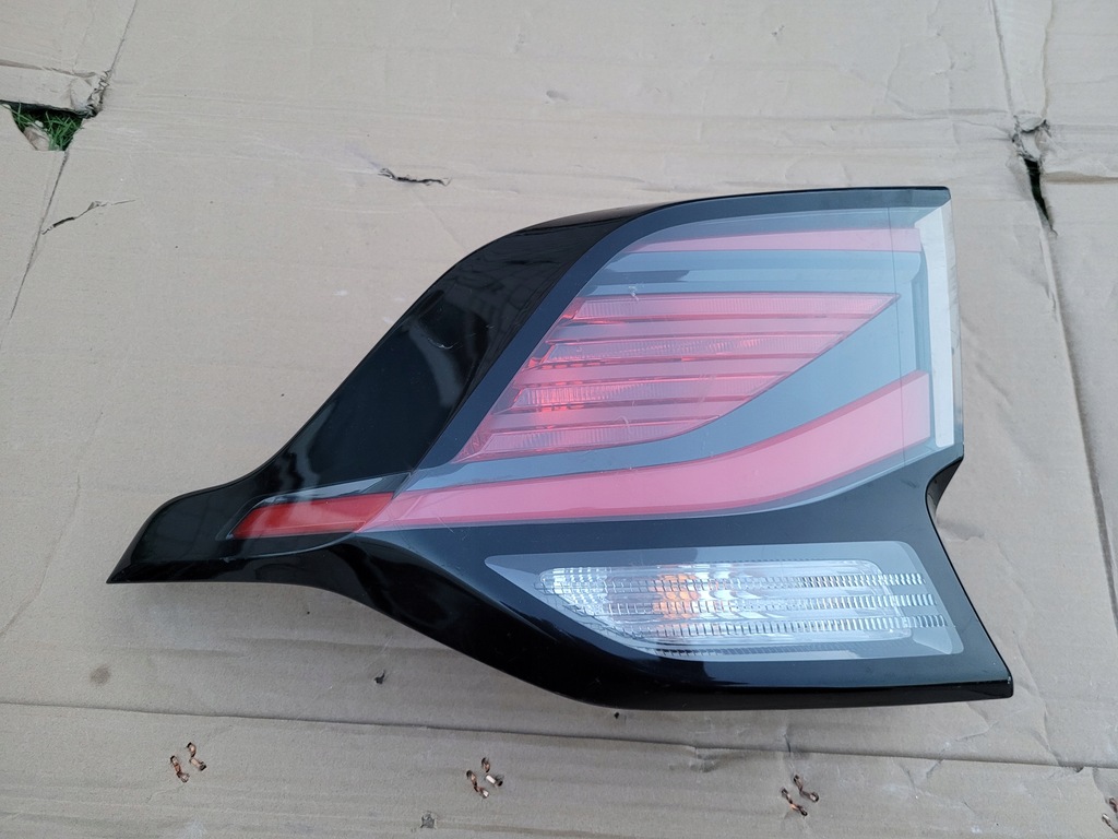 фото №1, Лампа правая задняя задняя kia sportage 5 v led 92402-r2100