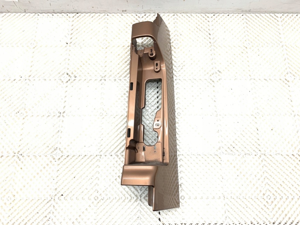 Купить Кронштейн лампы правый задний  renault trafic iii 93450971