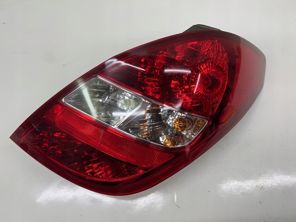 фото №1, Hyundai i20 лампа правый задняя 92402-4p000