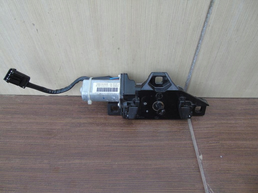 фото №1, Замок доводчик крышки задний bmw 7 e65