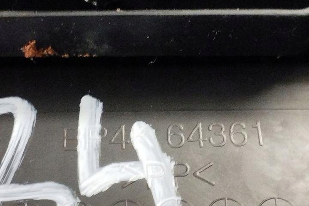 фото №8, Подлокотник mazda 3 bk bp4k64361 1.6l дизель 80kw 2006