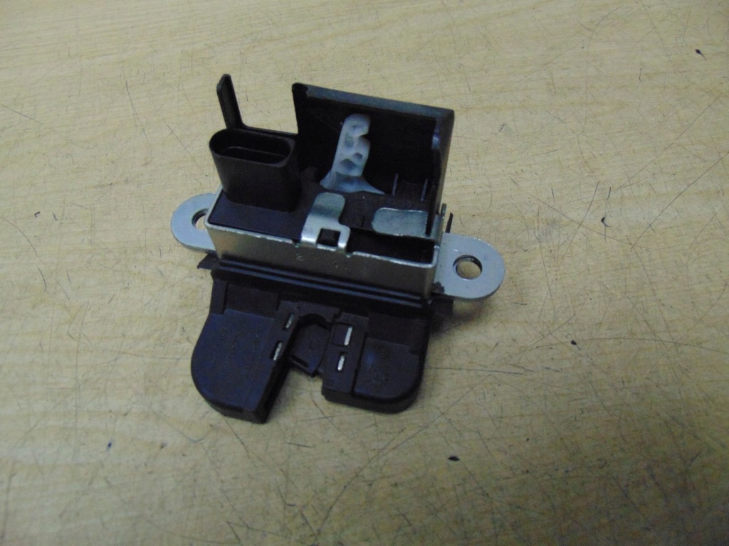 фото №7, Замок крышки багажника vw polo v 6r 6r0827505b