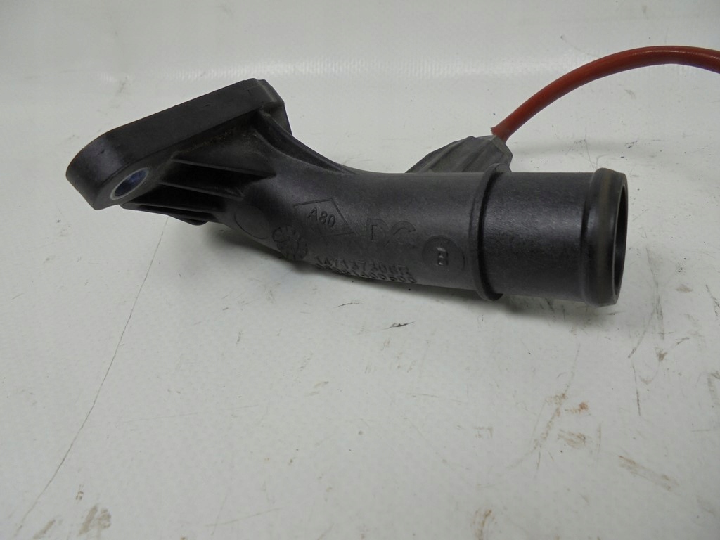 фото №4, Патрубок труба термостата води renault clio 5 v 1.5 blue dci 20r 147137396r